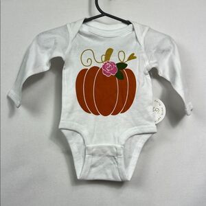 Sweet Wink white Rose Pumpkin long sleeve bodysuit NWT 0-3 months